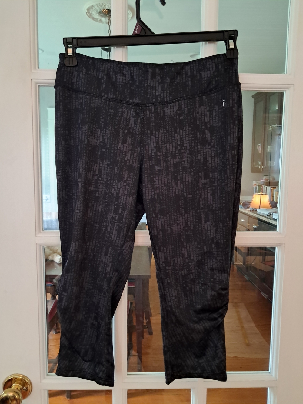 Danskin Now Women's Black Patterned Cropped Active Leggings